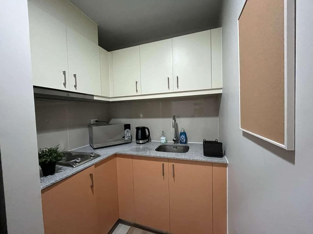 Fully Furnished 1 Bedroom Apartment at Uptown Parksuites Tower 2