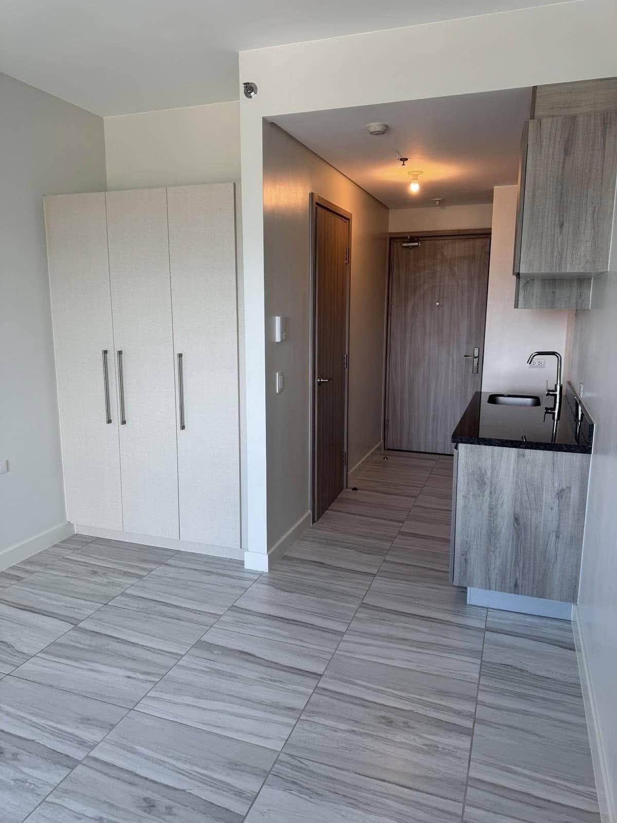 Студия в Maven Capitol Commons, Пасиг