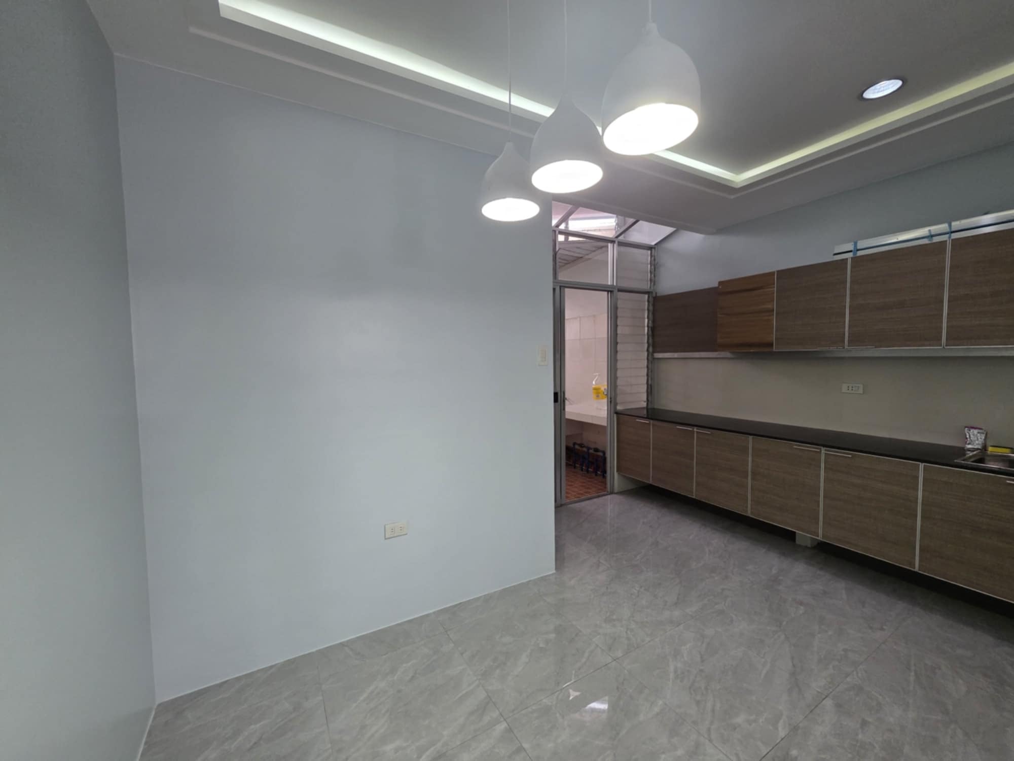3 Storey Townhouse in BFRV, Las Pinas