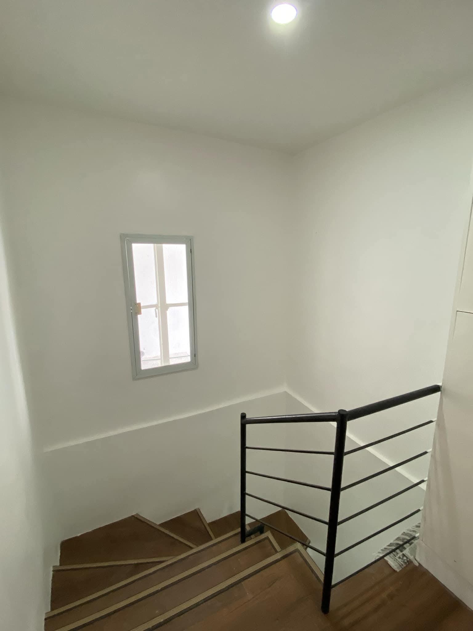 Жақында жөнделген 4+1 жатқа бөлмелі үй Ridgecrest шағын ауданында
