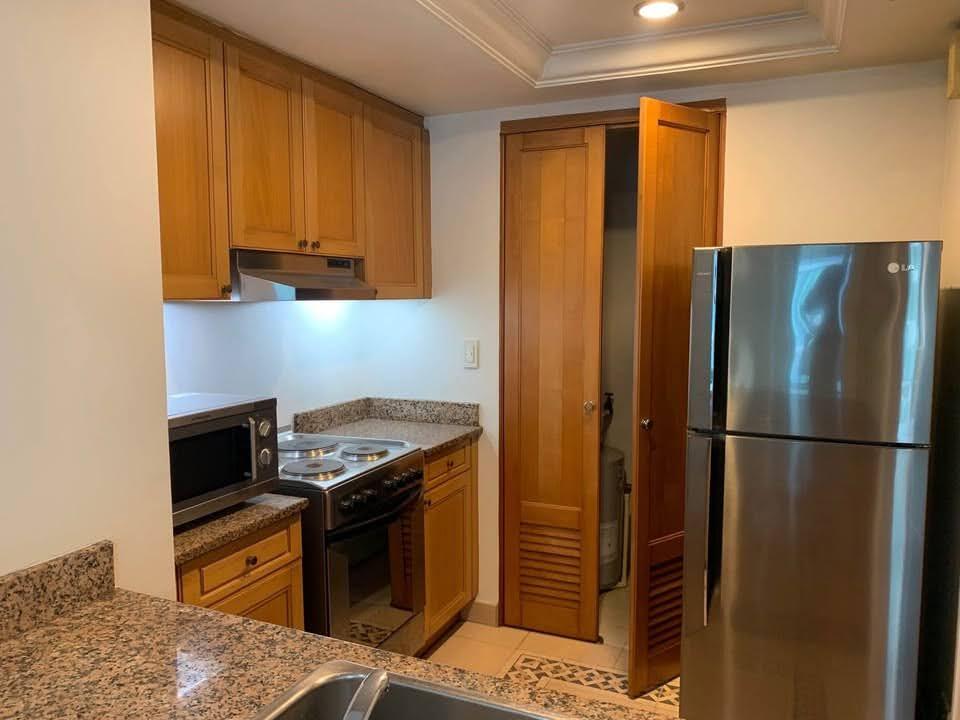 Толық жабдықталған студия Amorsolo Square, Rockwell Center Makati
