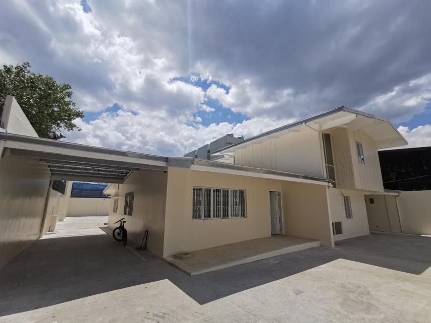 Spacious 6-Bedroom House near Mindanao & North Avenue