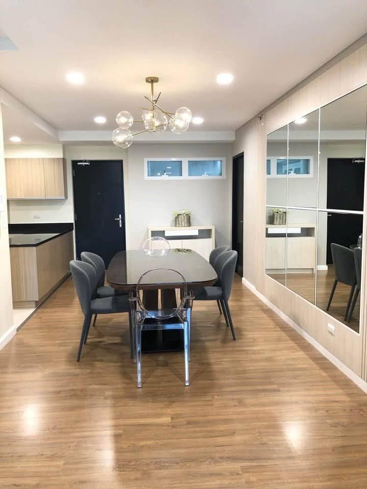 Two Serendra Sequoia-дағы 3 бөлмелі толық жабдықталған люкс пәтер