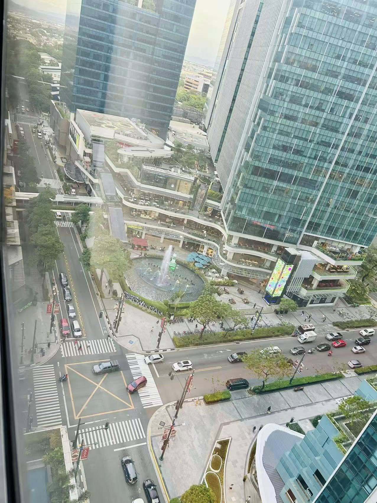 Толық жабдықталған 2 бөлмелі пәтер Uptown Ritz Residences BGC Тагигте