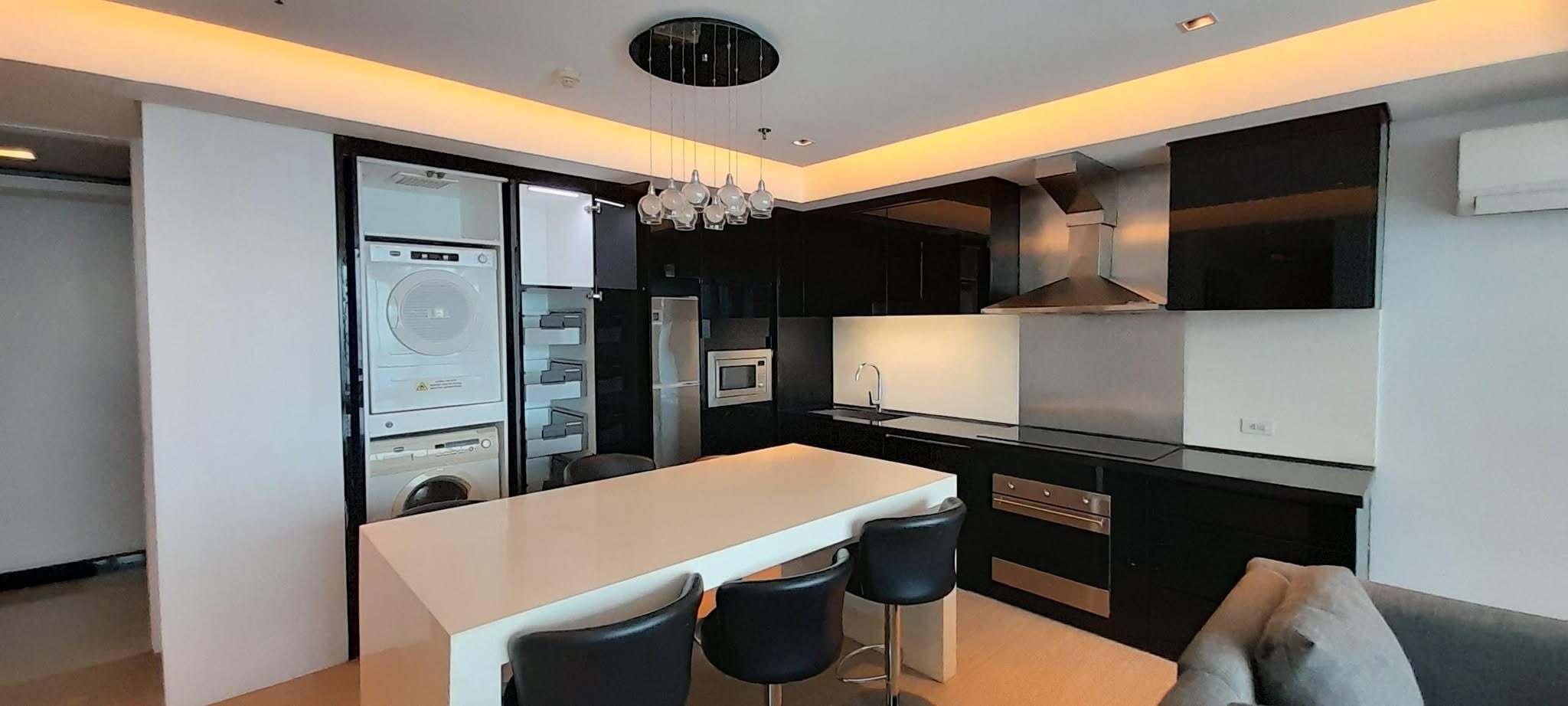 Толық жабдықталған 2 бөлмелі пәтер Alpha Land Makati Place-те