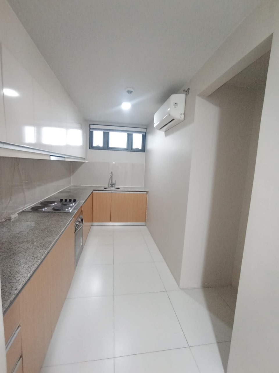 Semi-furnished 2-bedroom at Uptown Ritz - Luxurious City Living