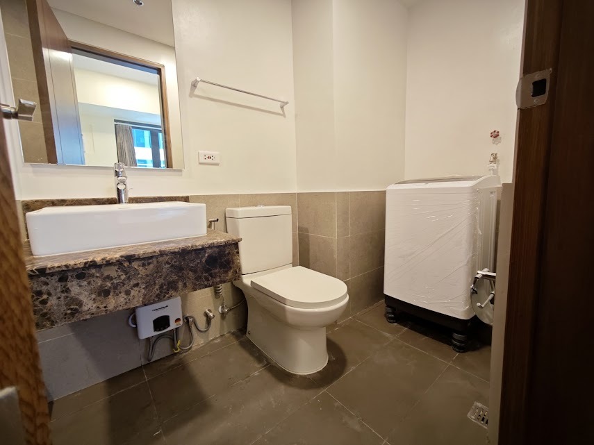 Brand New 1-Bedroom Corner Unit at The Sapphire Bloc East Tower