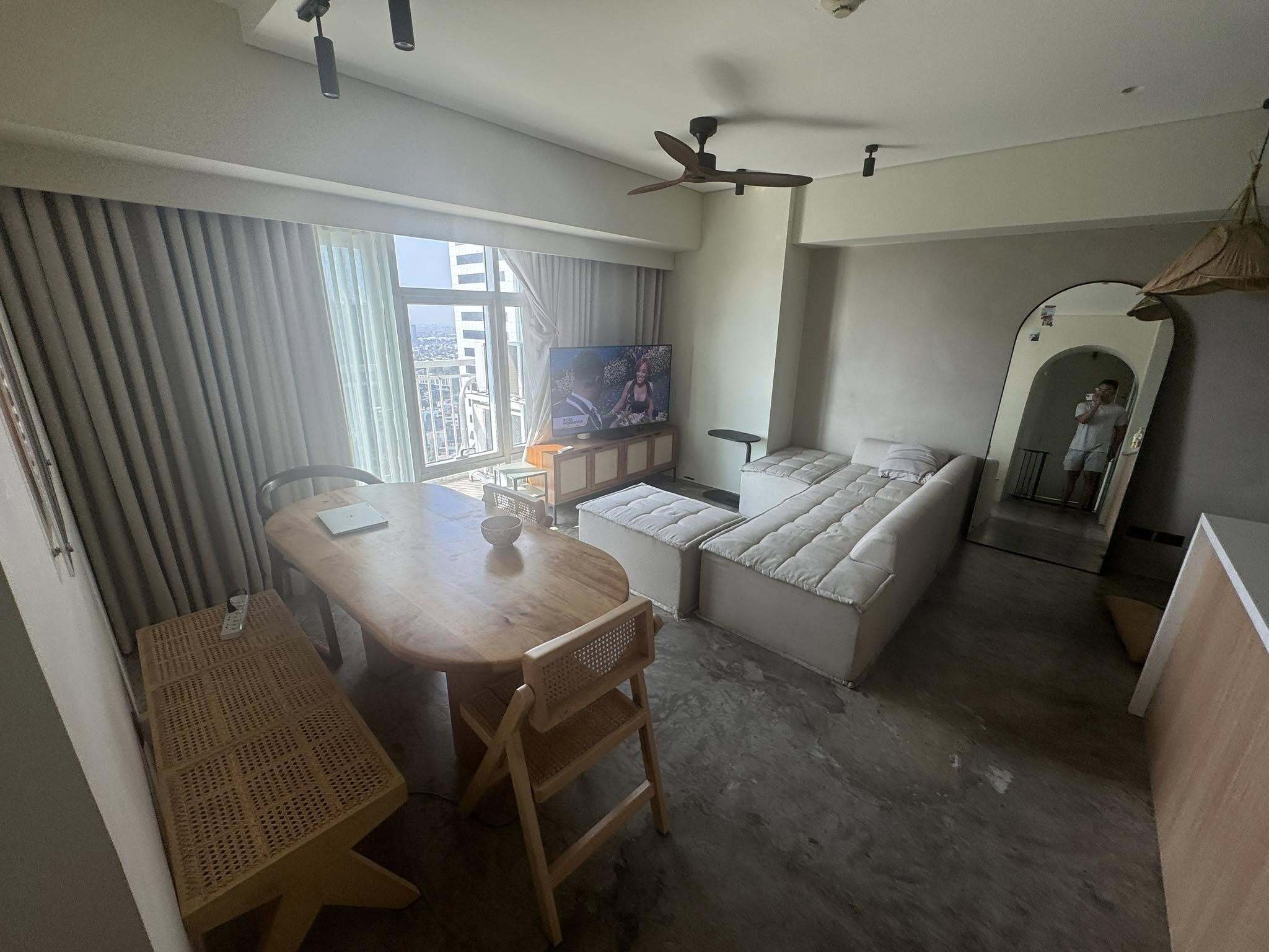 Two Serendra Red Oak Tower, BGC-дағы толық жабдықталған бұрыштық бөлім