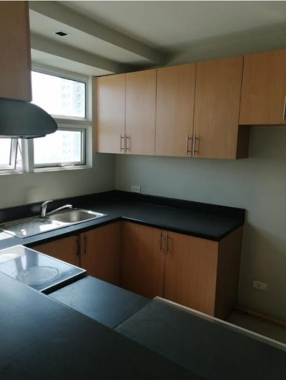 Two Serendra BGC-тегі 3 бөлмелі лофт-пәтер, толық жабдықталған