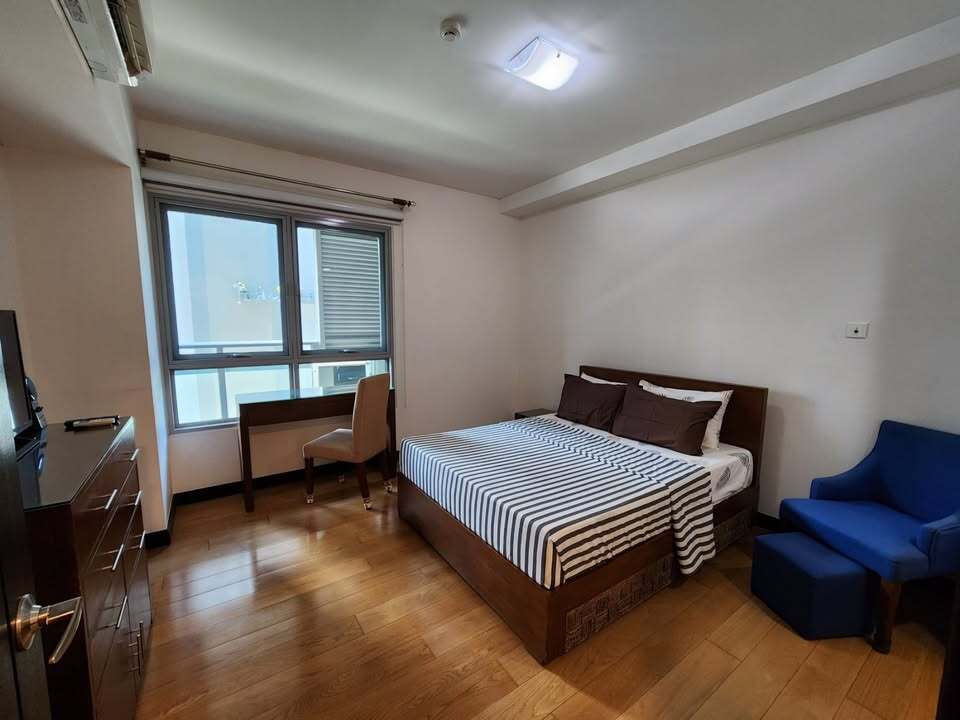 One Serendra West Tower-дағы кең 1 бөлмелі пәтер