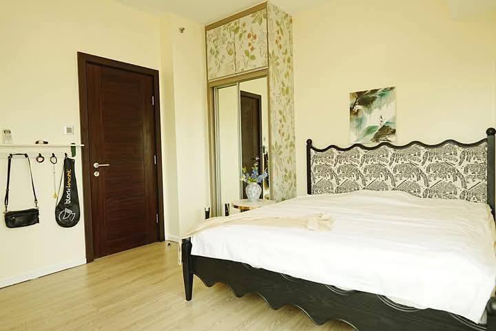 3BR Trion Tower 3 - High Floor East Facing Laguna Lake View