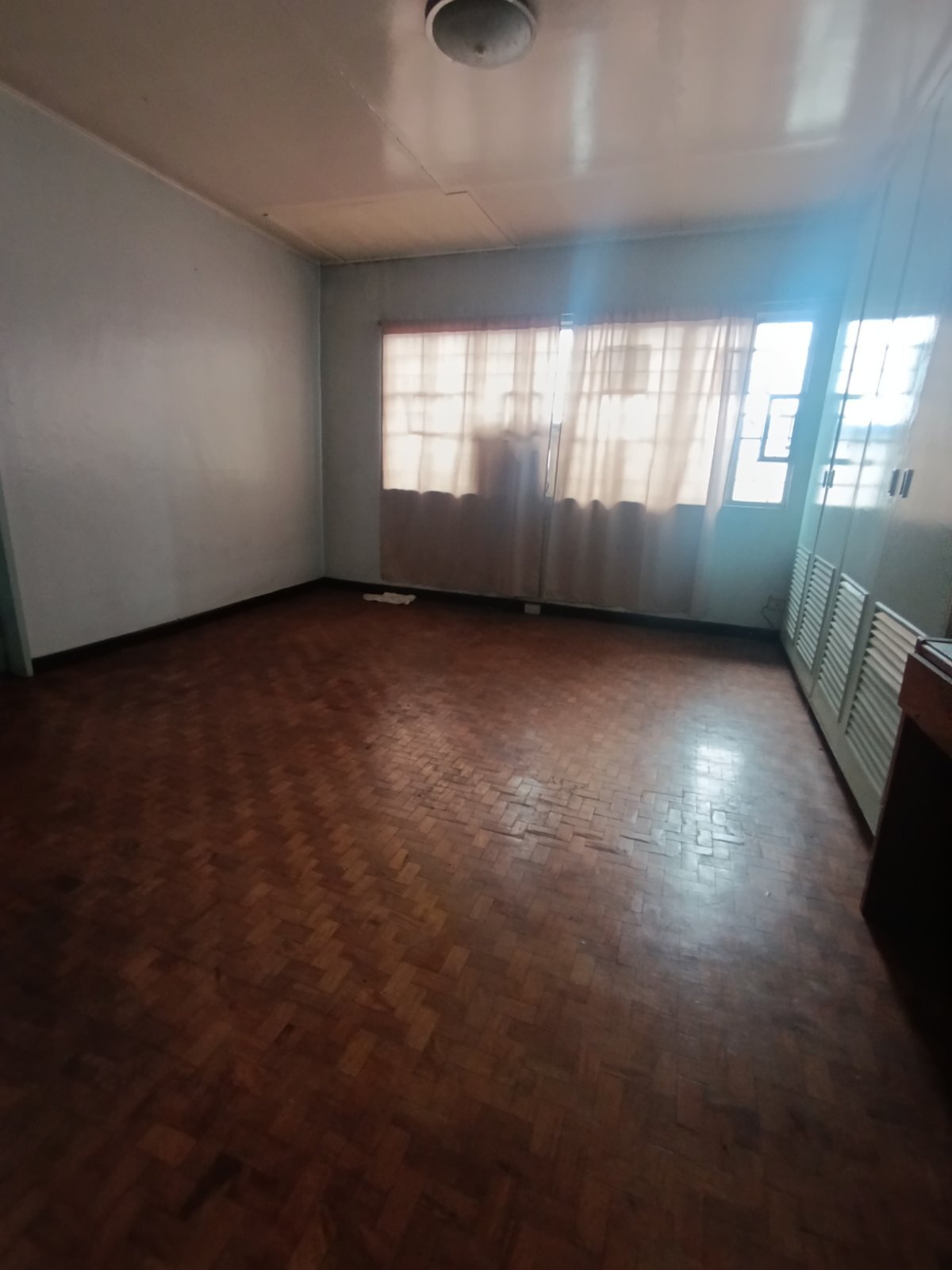 Capitol Medical Center, Panay Ave QC маңындағы 2 жұмақты таунхаус