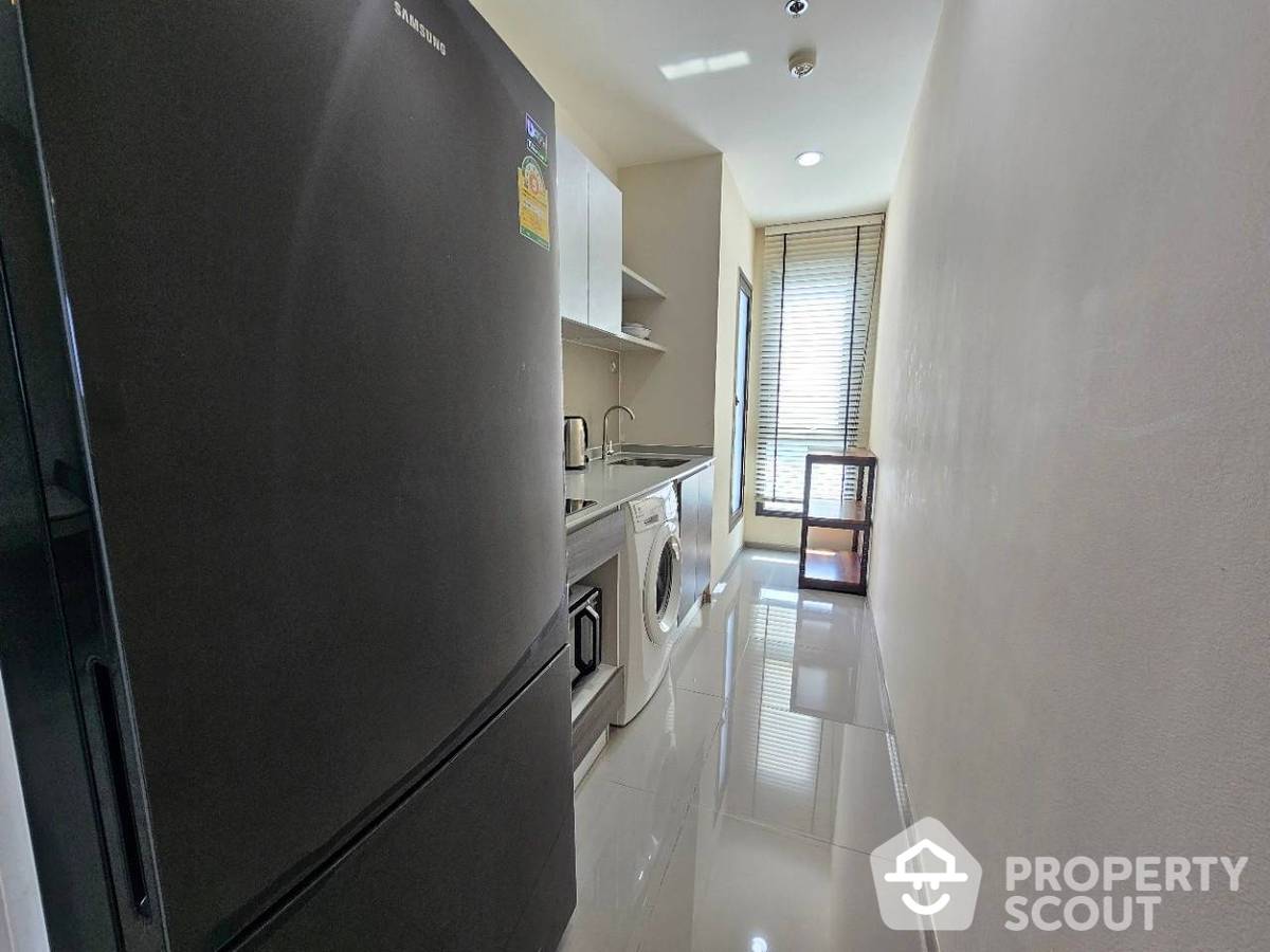 Fully Furnished 2-Bedroom Condo near MRT Huai Khwang
