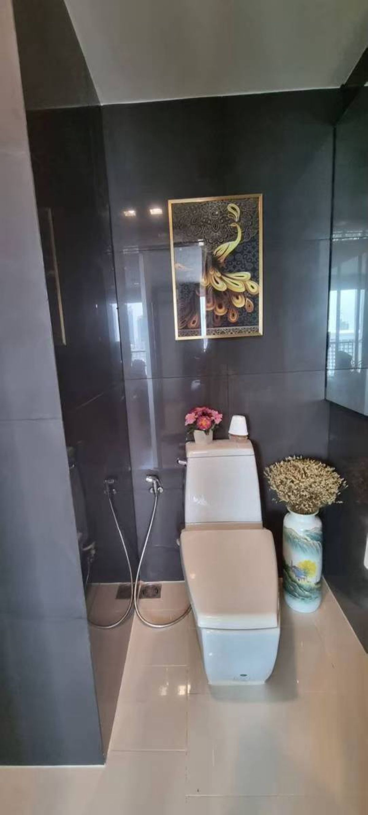 Rhythm Sathorn Condo - Spacious 1-Bedroom Near BTS Saphan Taksin