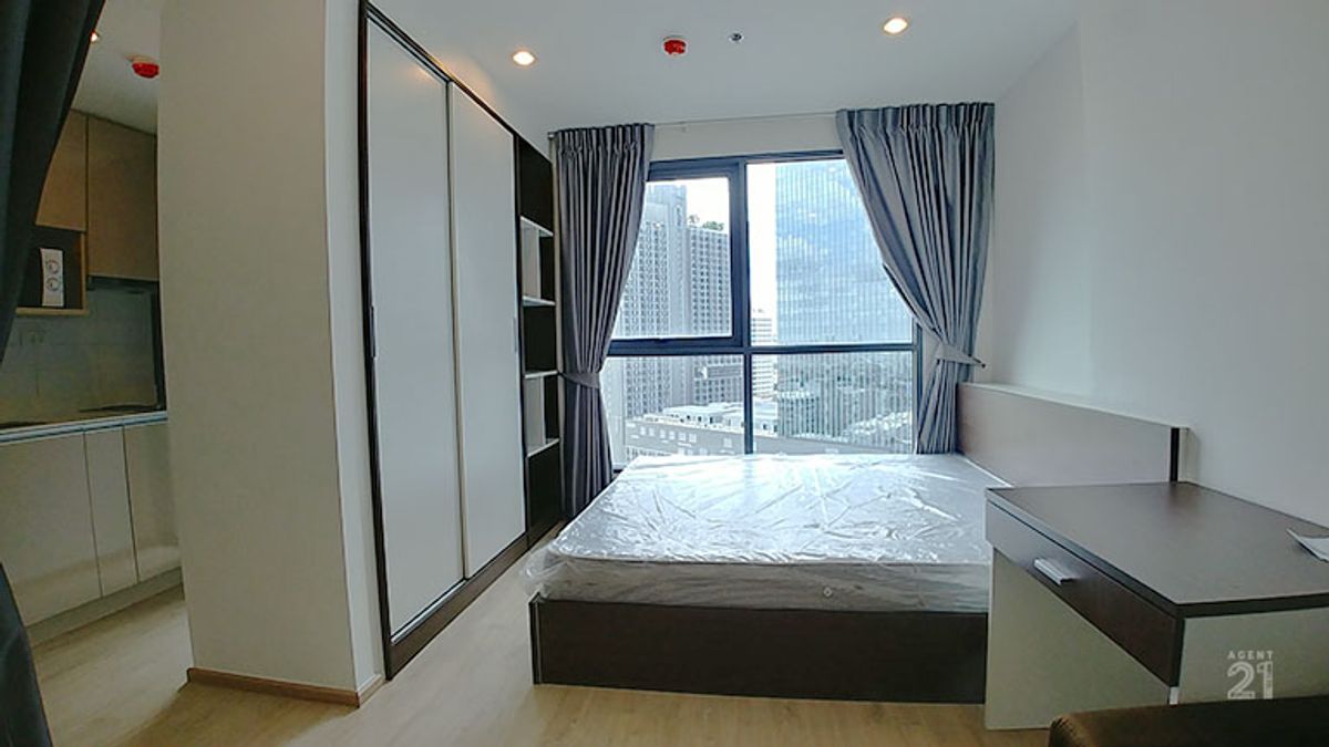 Studio Apartment near MRT Samyan Station, Fully Furnished