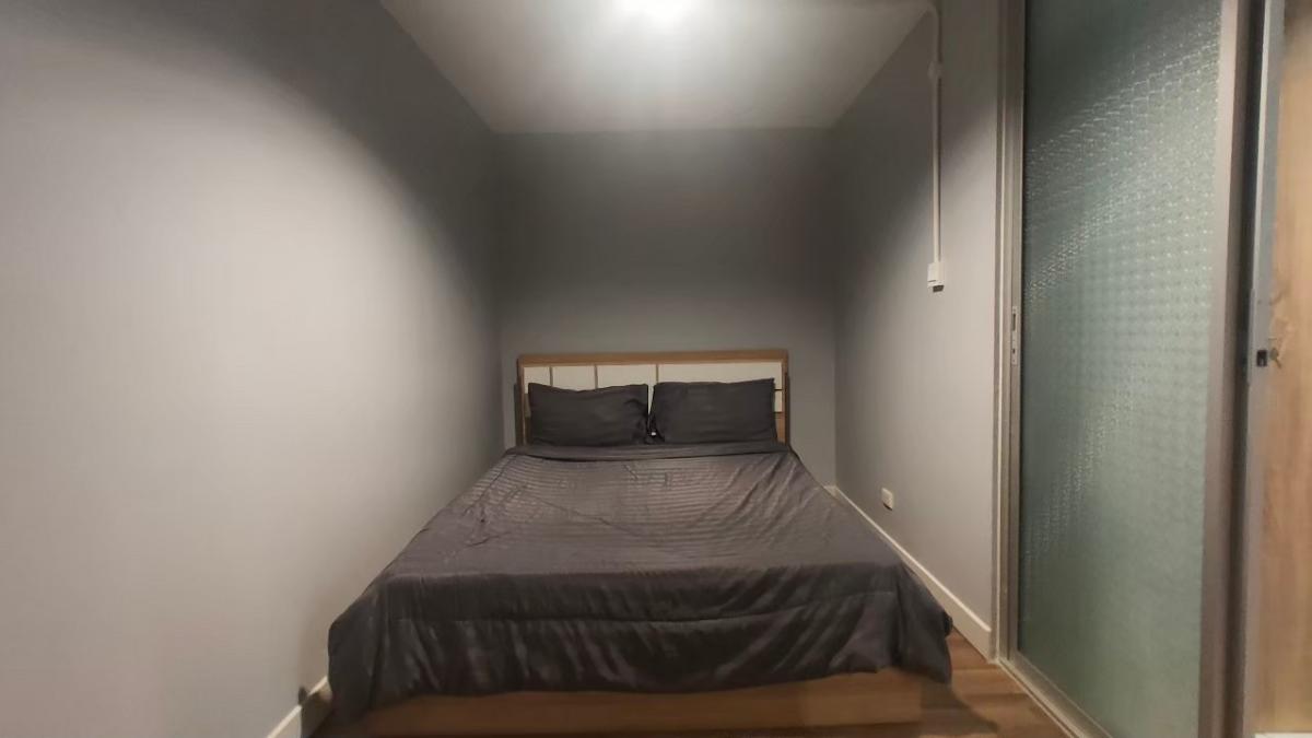 Compact Studio Near IMPACT Arena with Modern Design