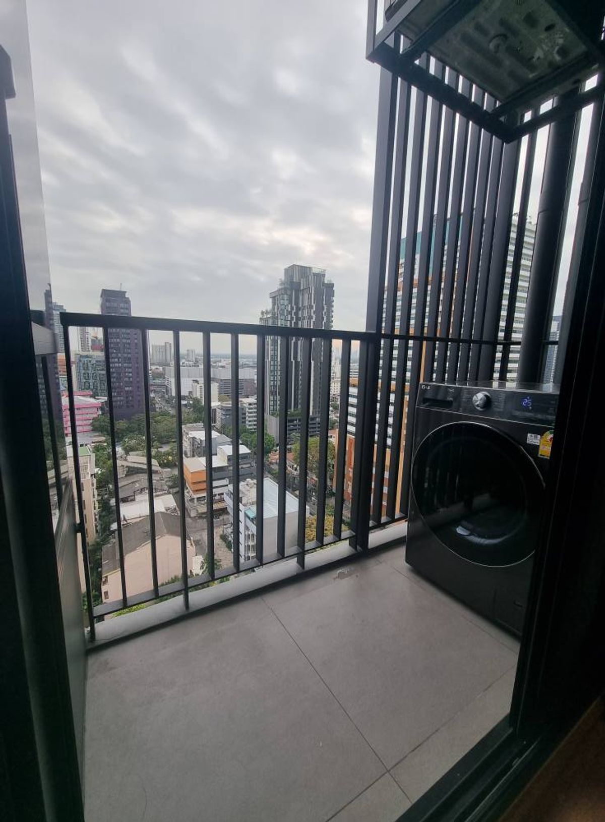 Maru Ekamai 2 - Compact Pet-Friendly Apartment Near BTS Ekkamai