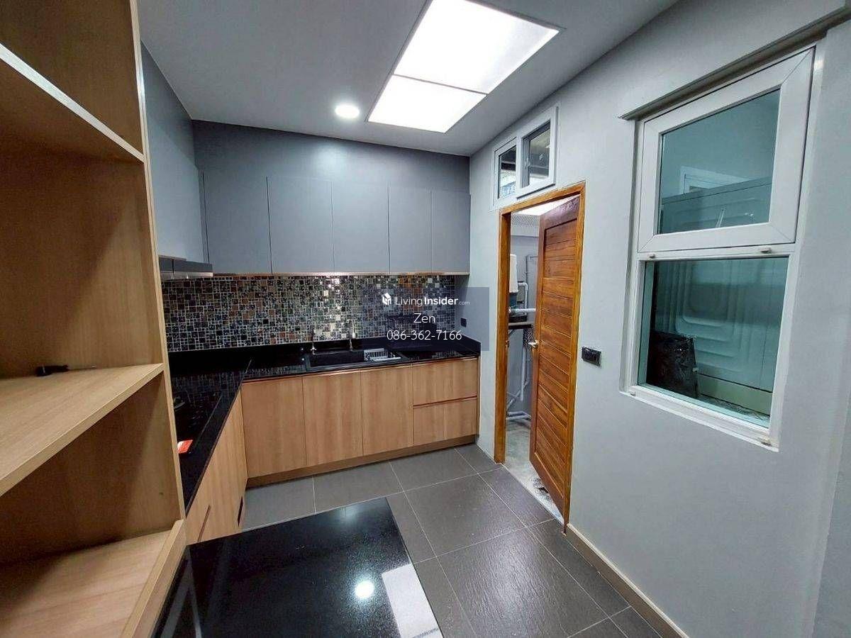 Twin House near King Mongkuts University of Technology Thonburi