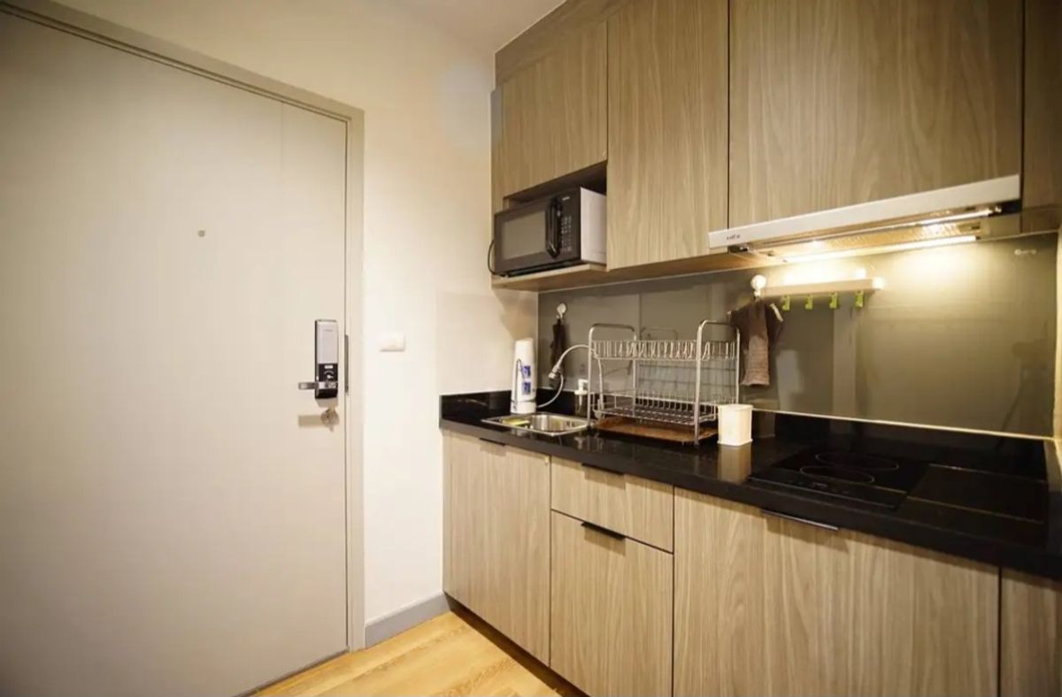 Modern 1-Bedroom Apartment with City View