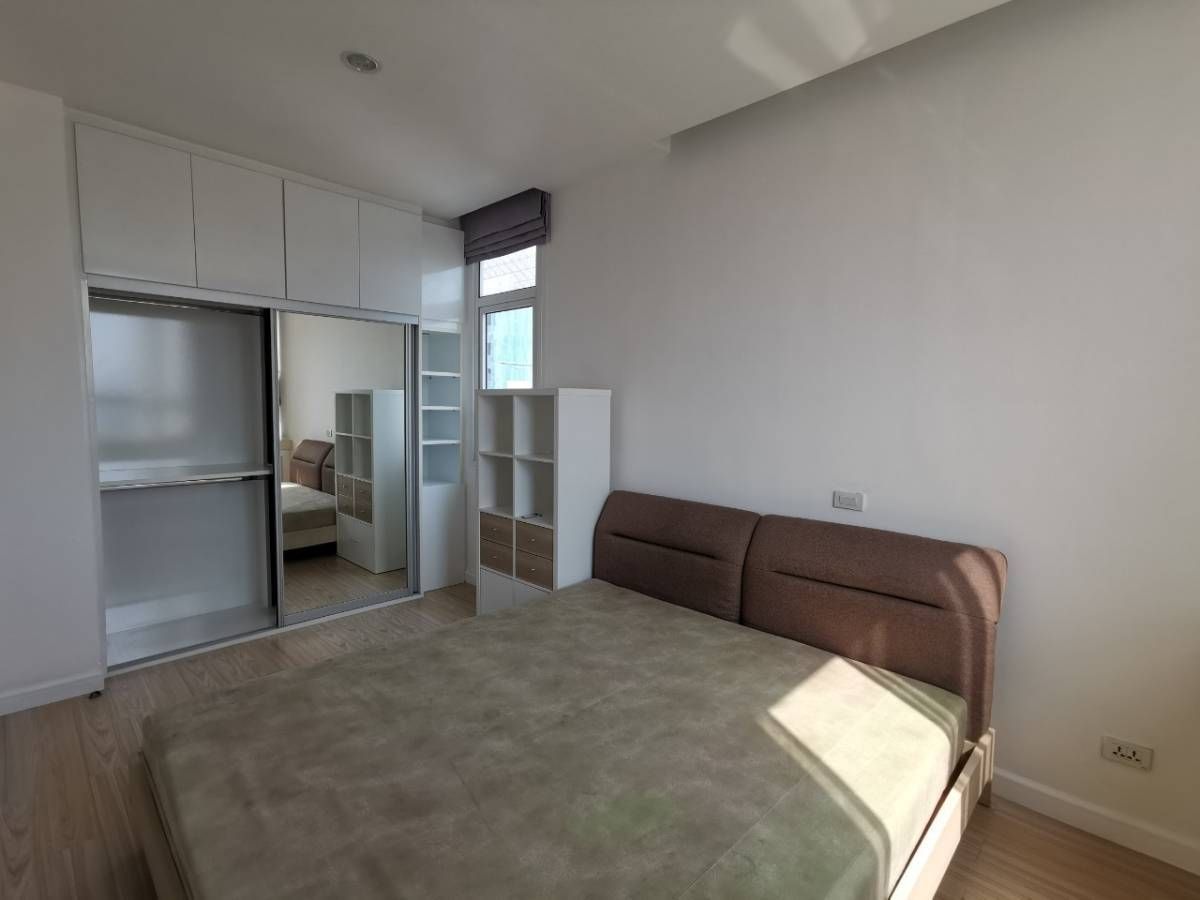 TC Green Condo Rama 9 - Modern 1-Bedroom Apartment with City View