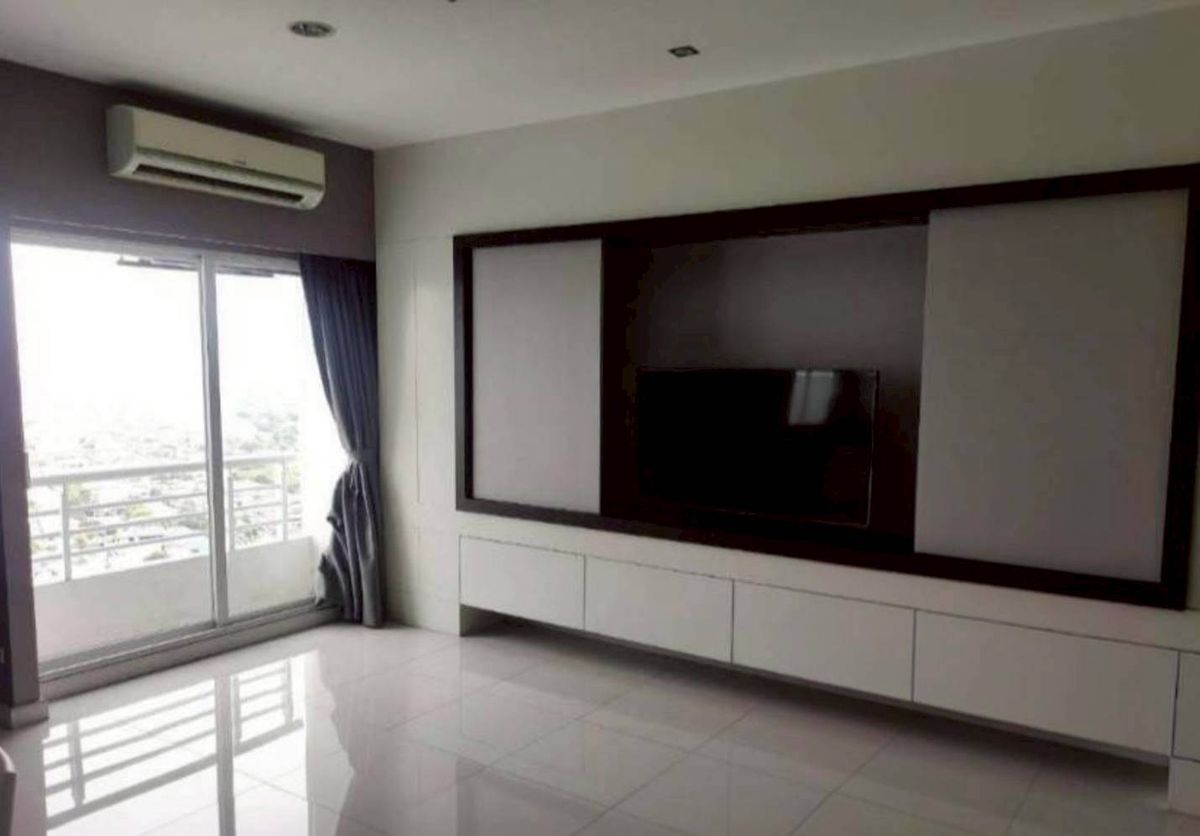 Four Wing Residence Condo - Convenient Bangkok Location