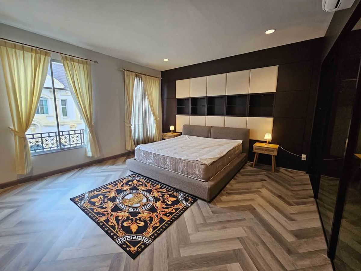 Luxury Townhome near Rama 3 Road - Spacious 425 sq.m. Property