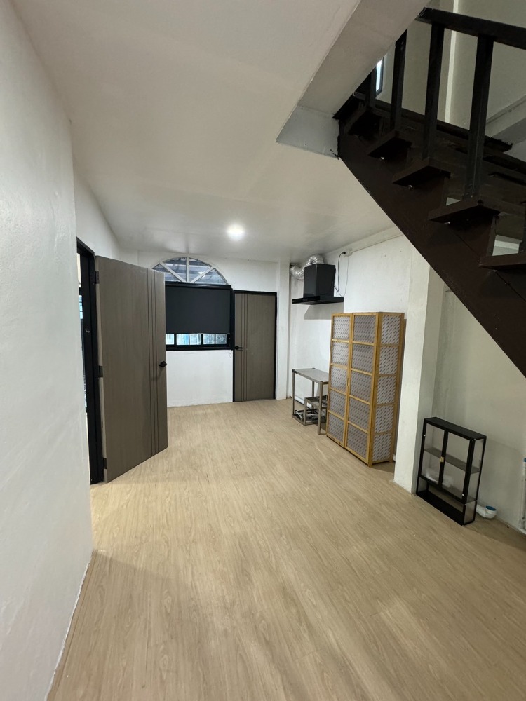4-Bedroom House near Main Road in Suan Phak