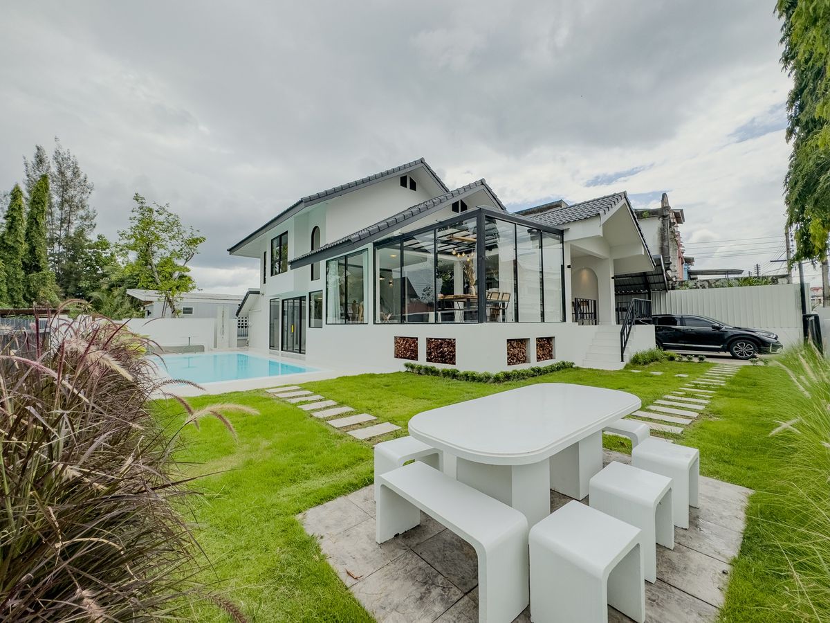 Modern Pool Villa with Glass Dome Bedroom in Mae Hia, Chiang Mai