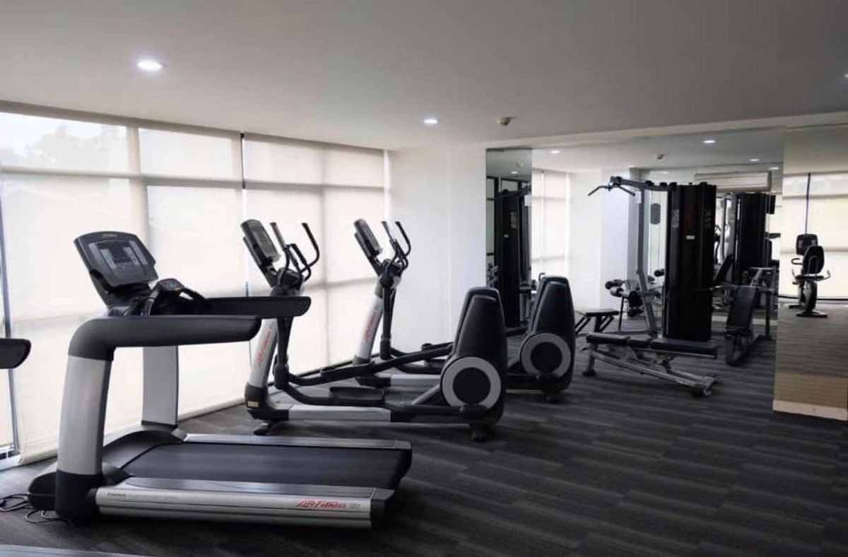 3 Bedroom Apartment near MRT Lat Phrao with Full Amenities