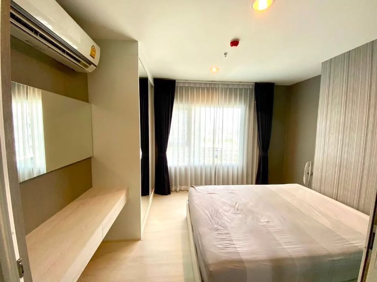 1 Bedroom Condo near BTS Erawan - Compact Living Space