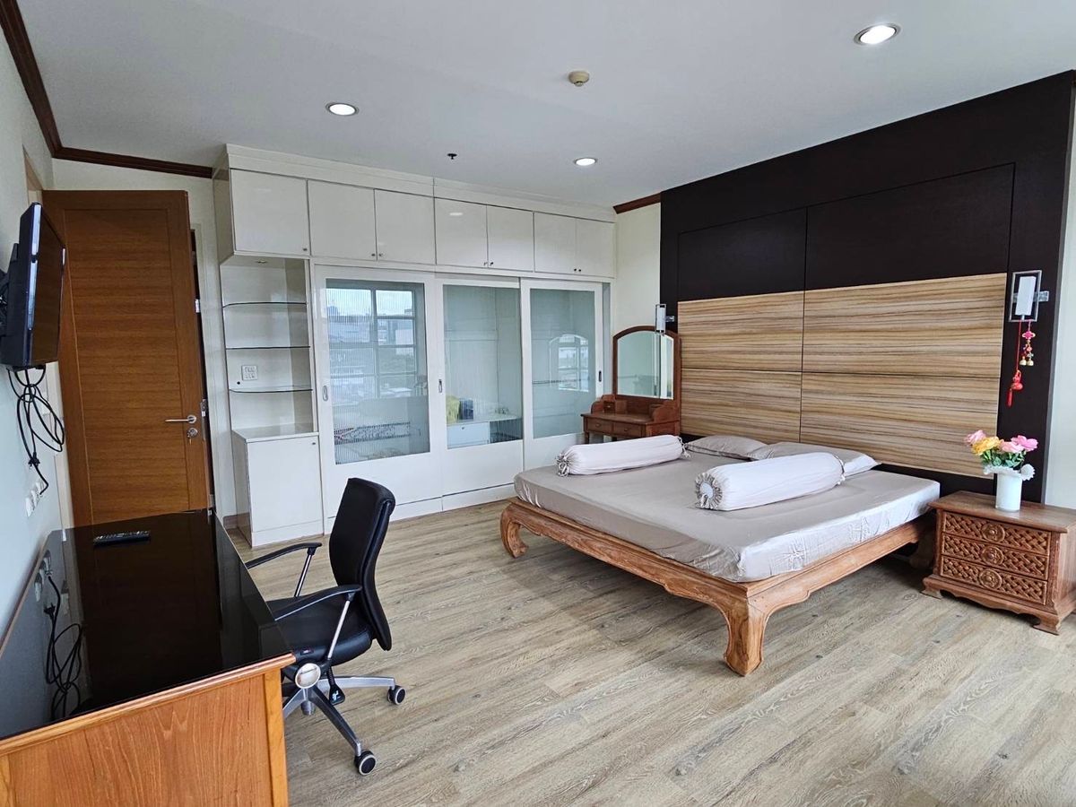 Ban Krung Krung, Siam Pathumwan қаласындағы кең 3 бөлмелі пәтер