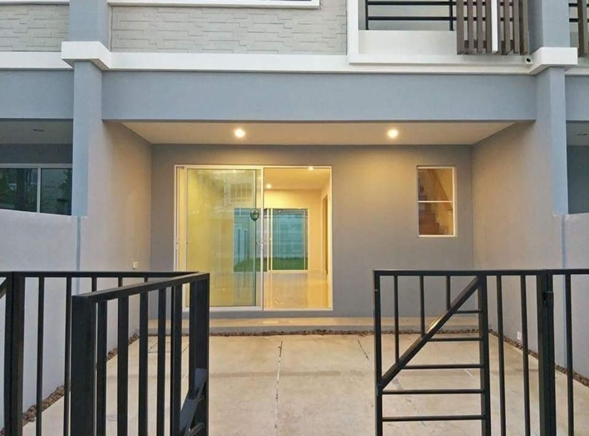 3-storey townhome near Muang Thong Thani