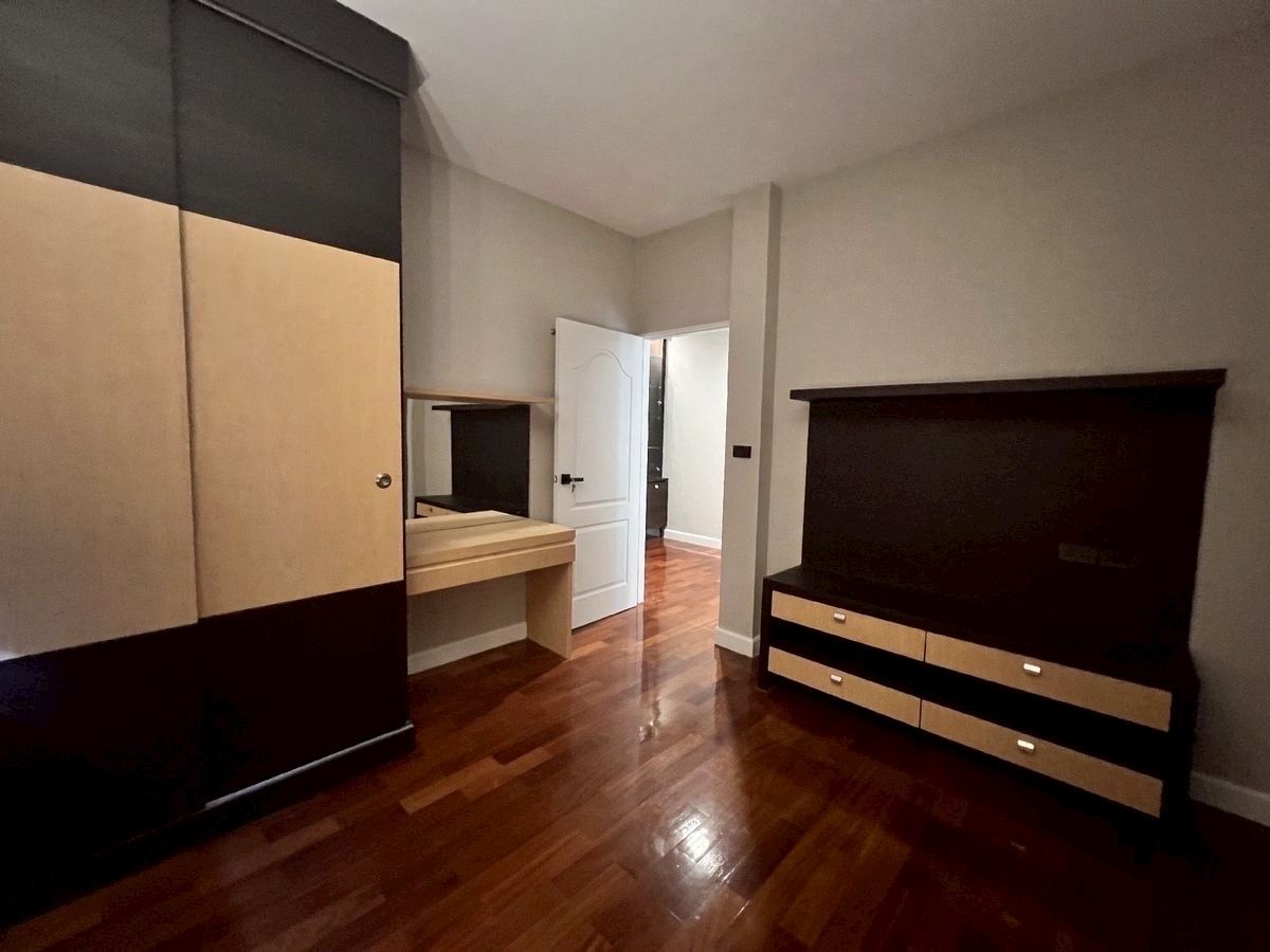 Luxury House near Suvarnabhumi Airport with Multiple Amenities