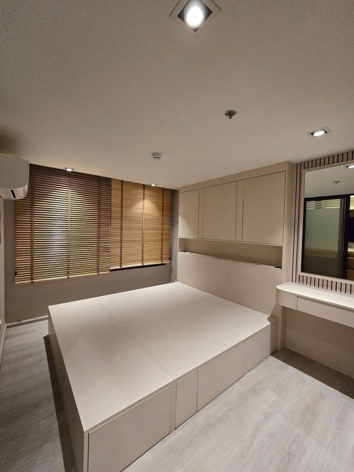 Ideo Charan 70 River View - Duplex Apartment with River View