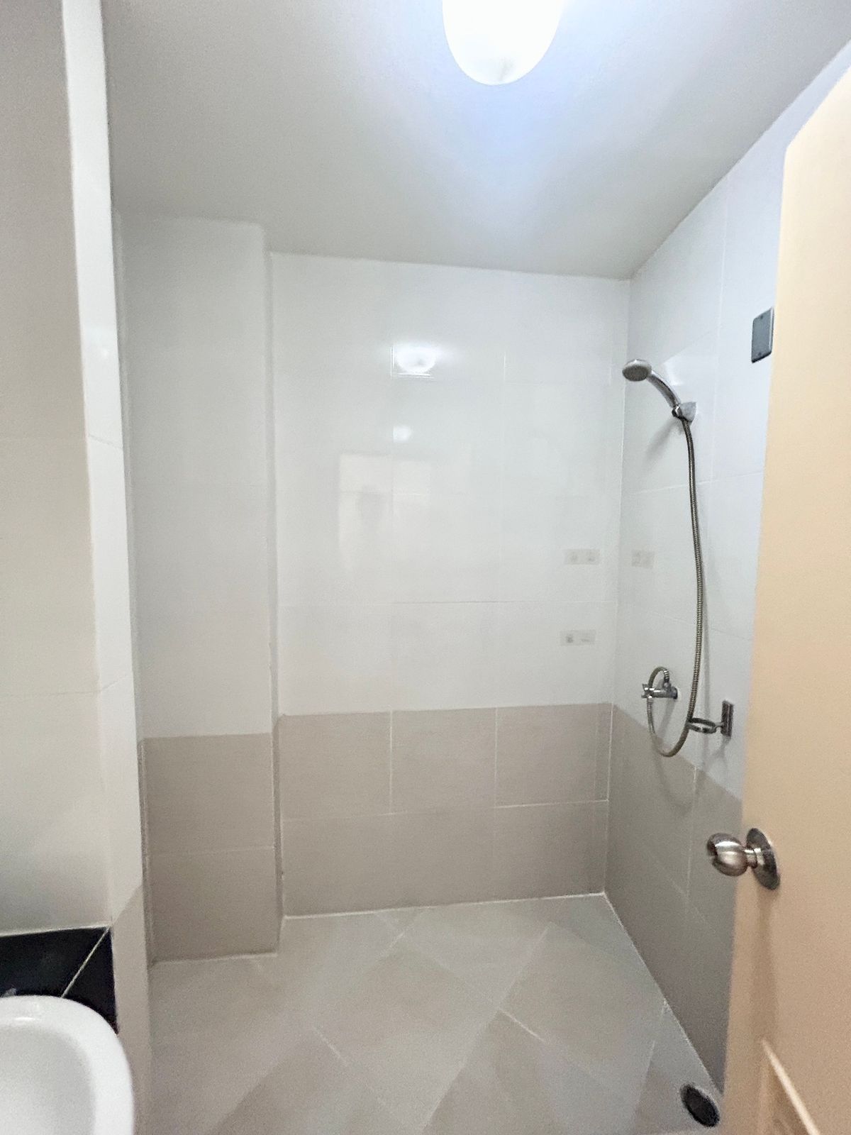 B Condo Bangna - Studio Apartment with Fresh Renovation