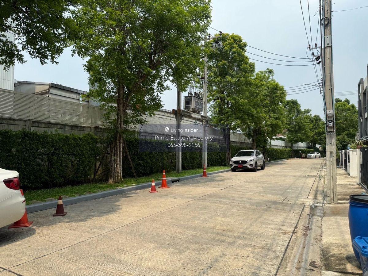 Spacious 3-Bedroom House in Sukhumvit 77 with Parking