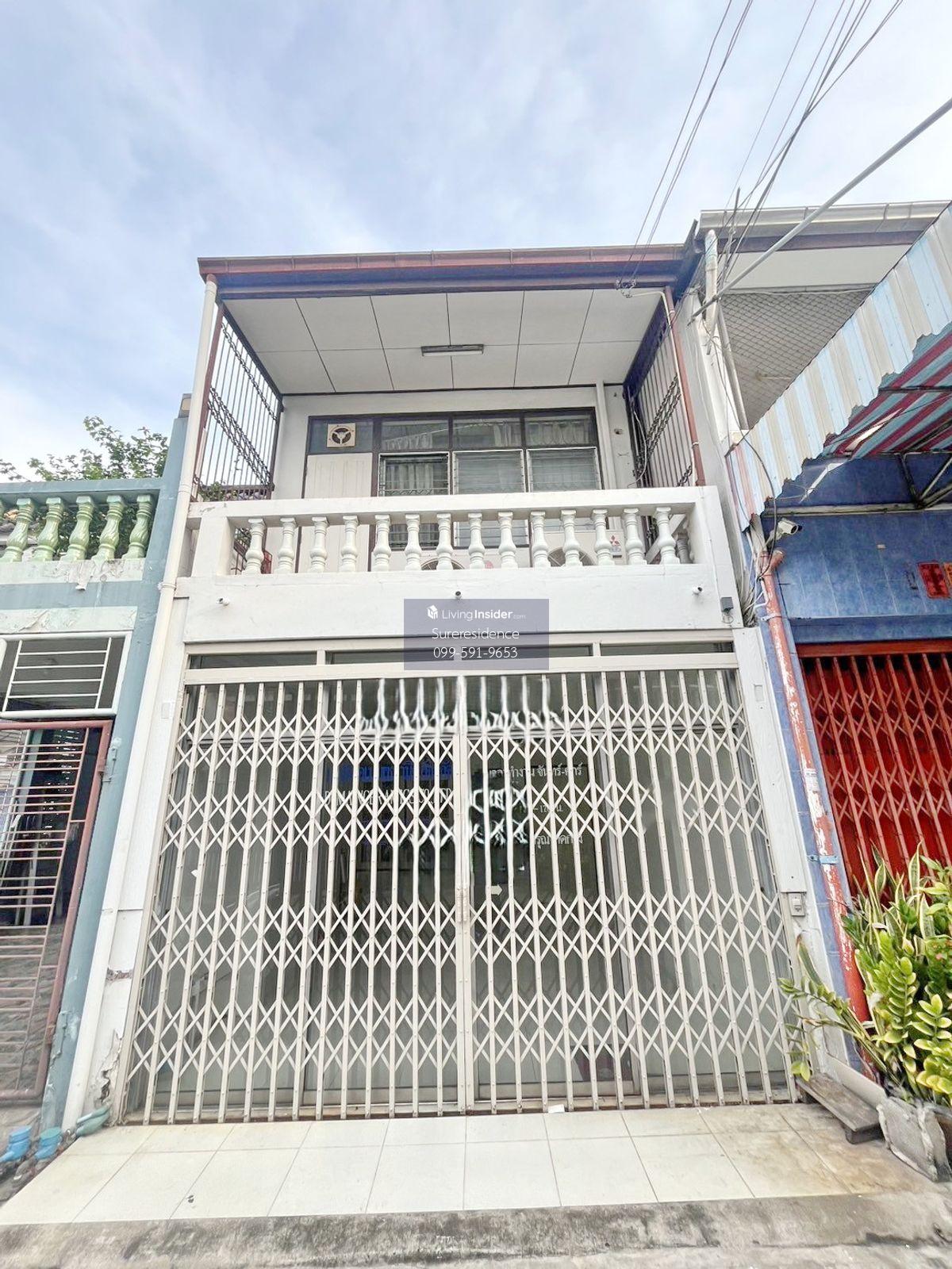 Townhouse in Huai Khwang - 2 Floors, Spacious Living