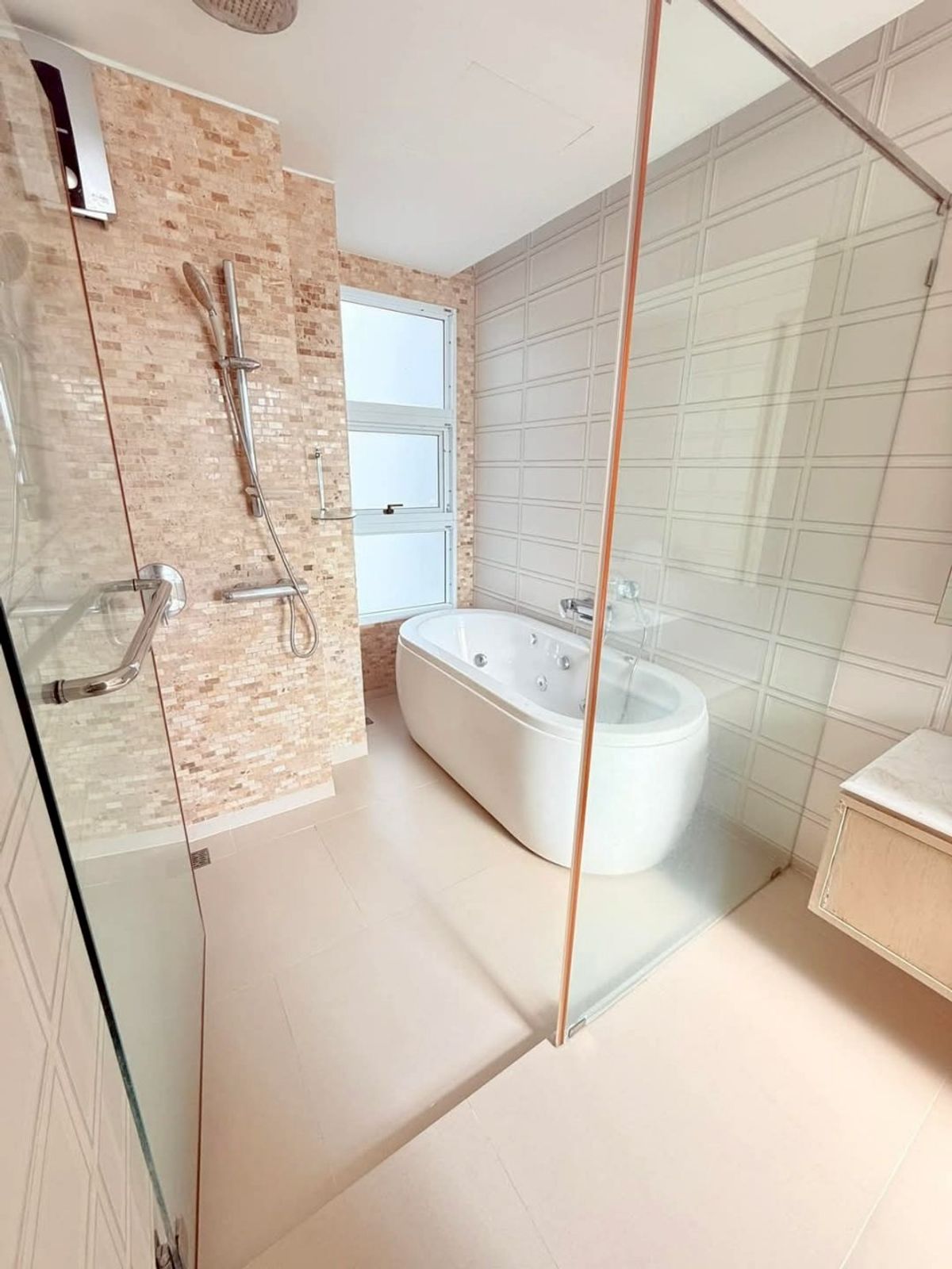 Luxury 3-Storey Single House near Ari-Saphan Khwai BTS