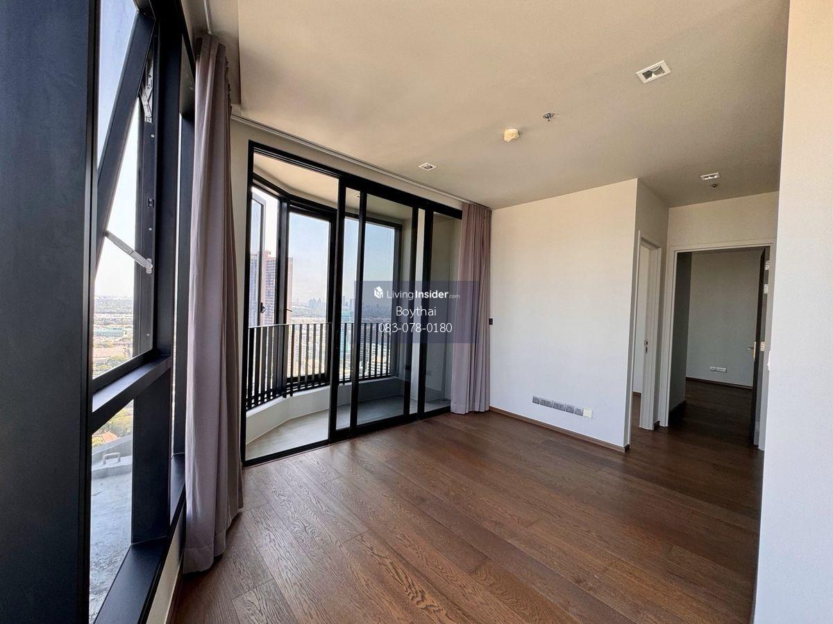 IDEO Q36 - Spacious 2-Bathroom Apartment near BTS Thong Lo