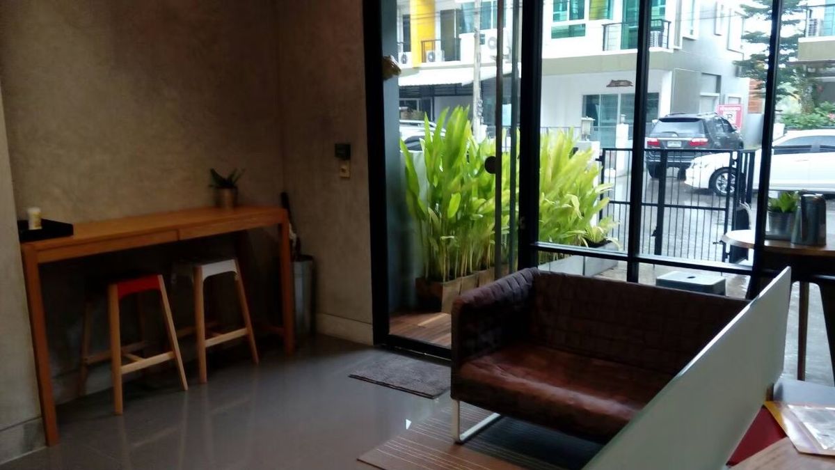 3-story townhome near Rat Pattana Station with office potential