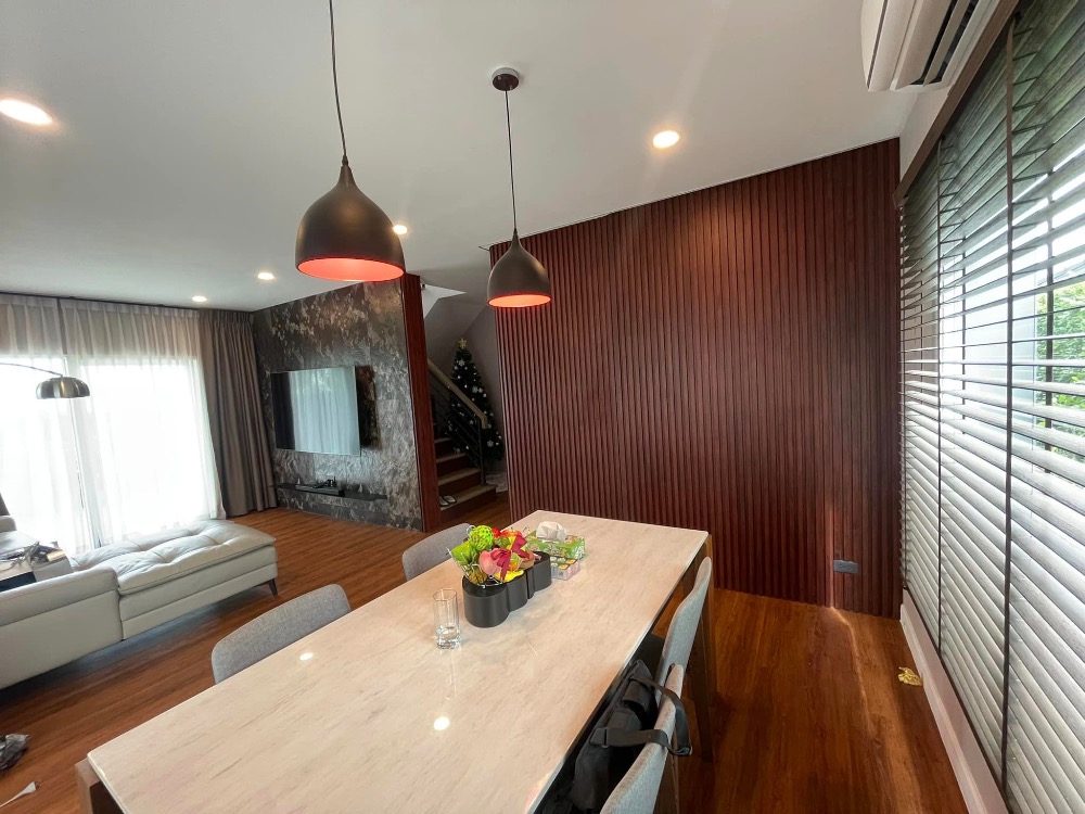 Spacious 4-Bedroom House with Garden and Parking