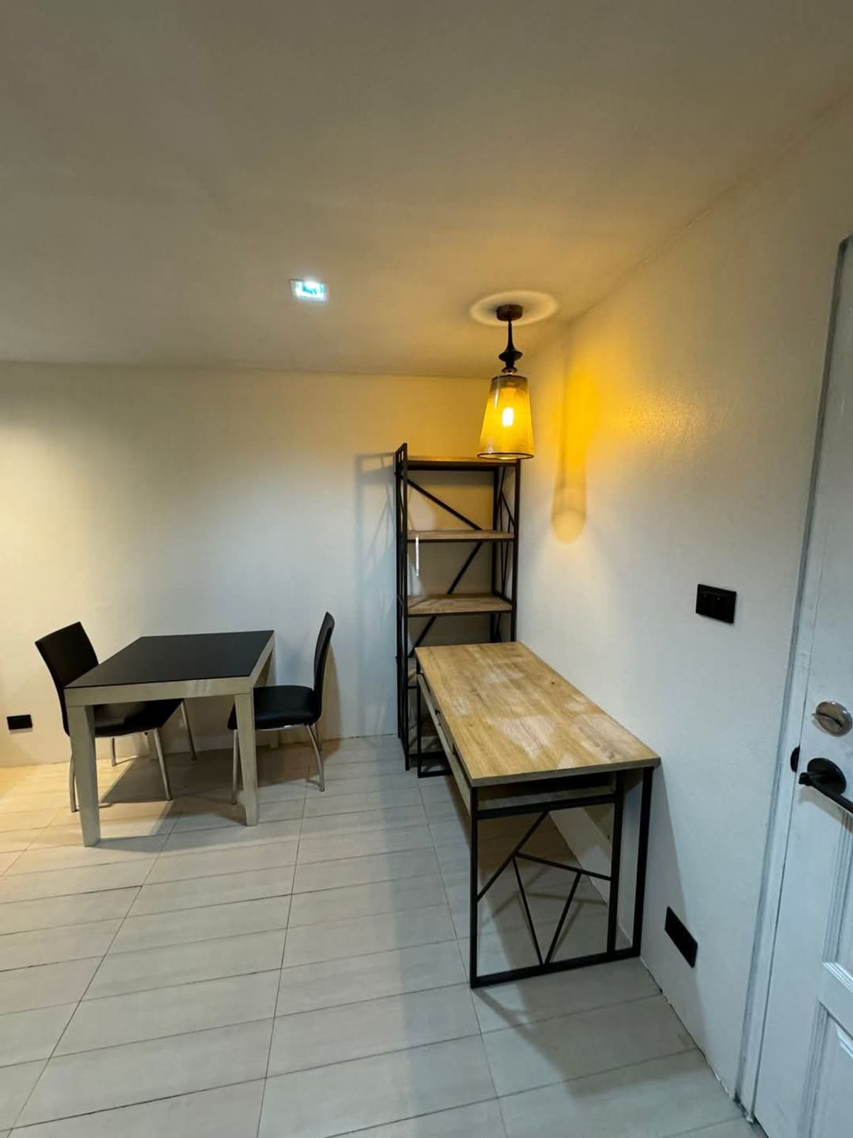 Fully Furnished 1 Bedroom Apartment near Platinum