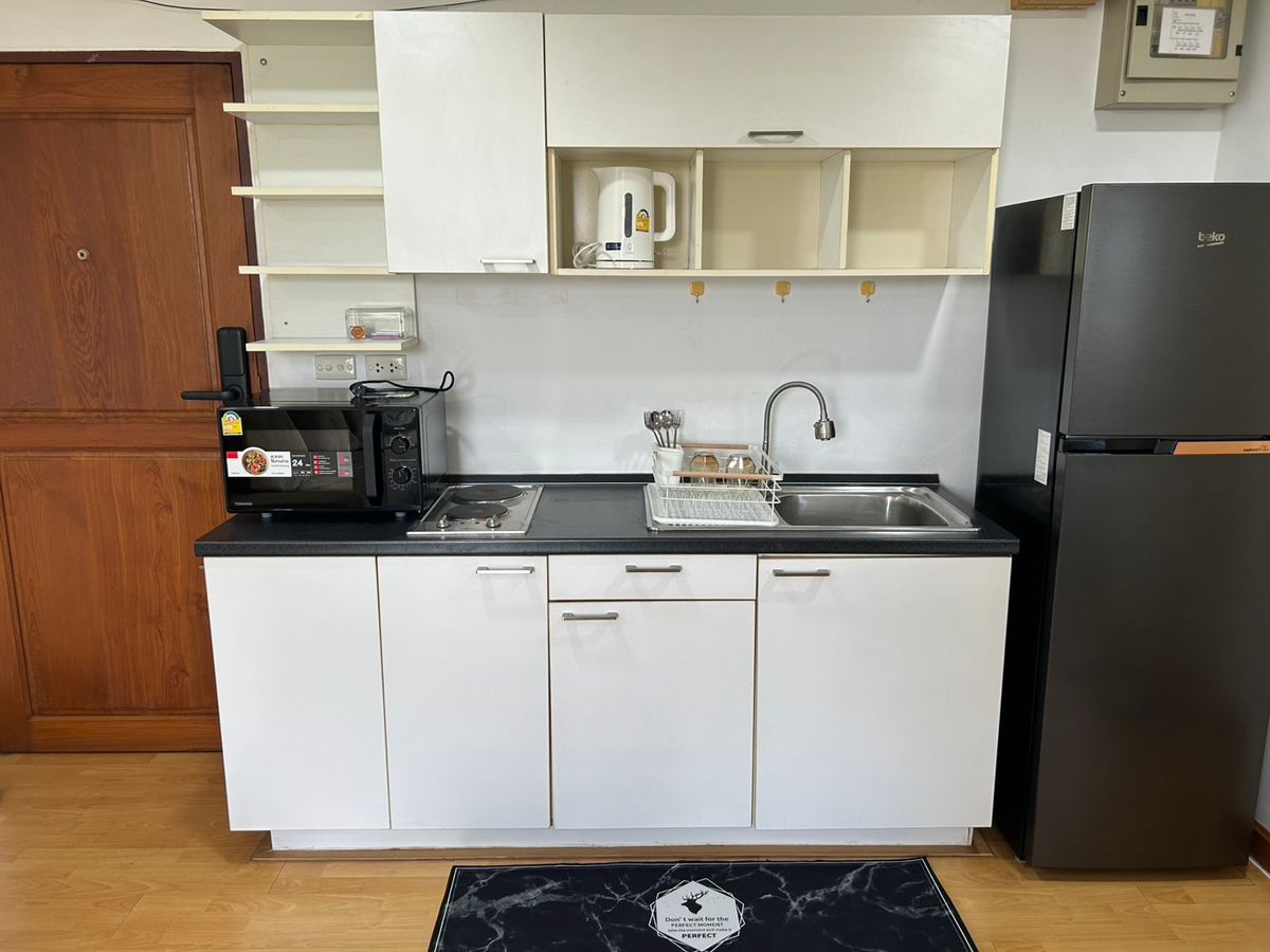 Fully Furnished 1-Bedroom Condo near BTS Krung Thon Buri