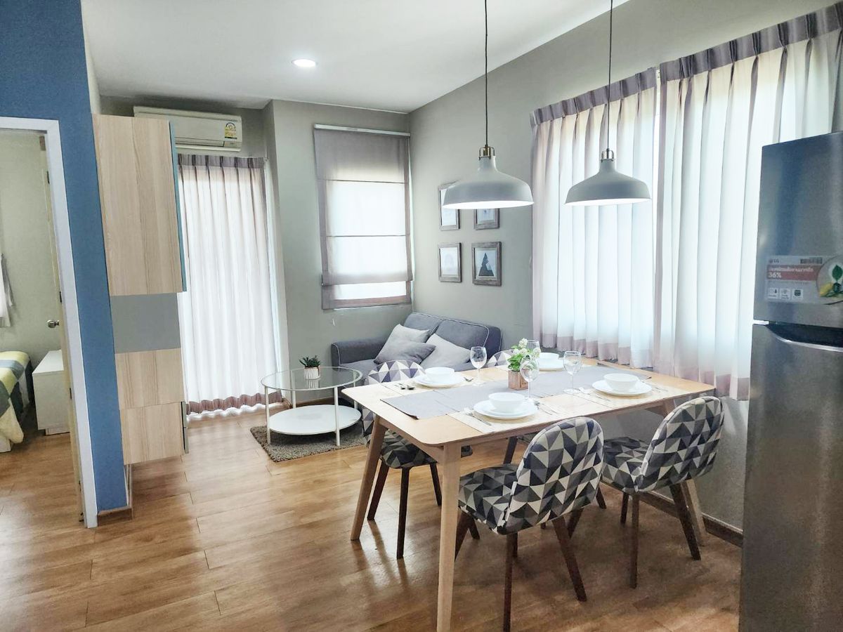 2 Bedroom Corner Condo, Fully Furnished, Convenient Location