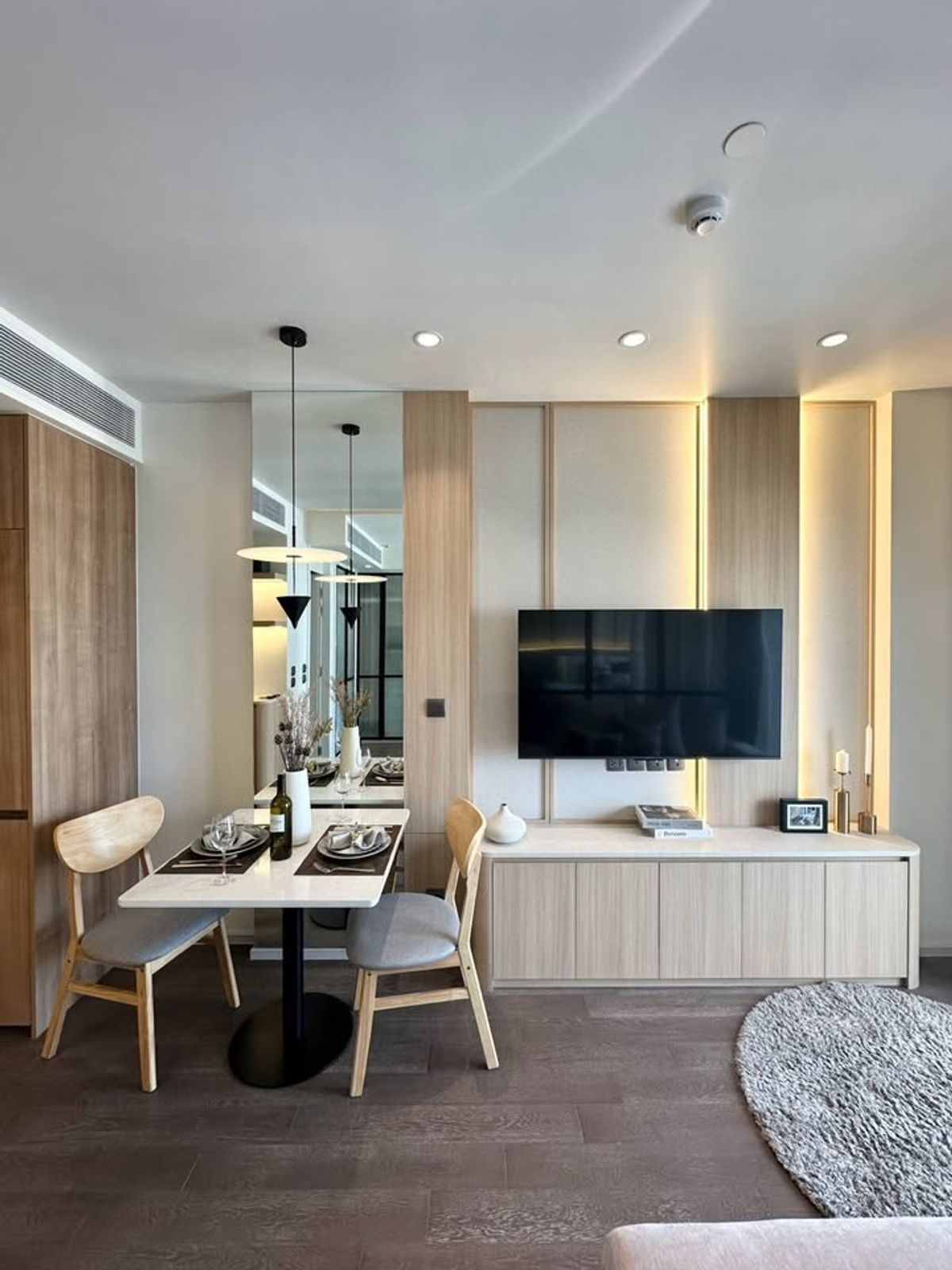 Fully Furnished 1 Bedroom Apartment in Muniq Sukhumvit 23, Asoke