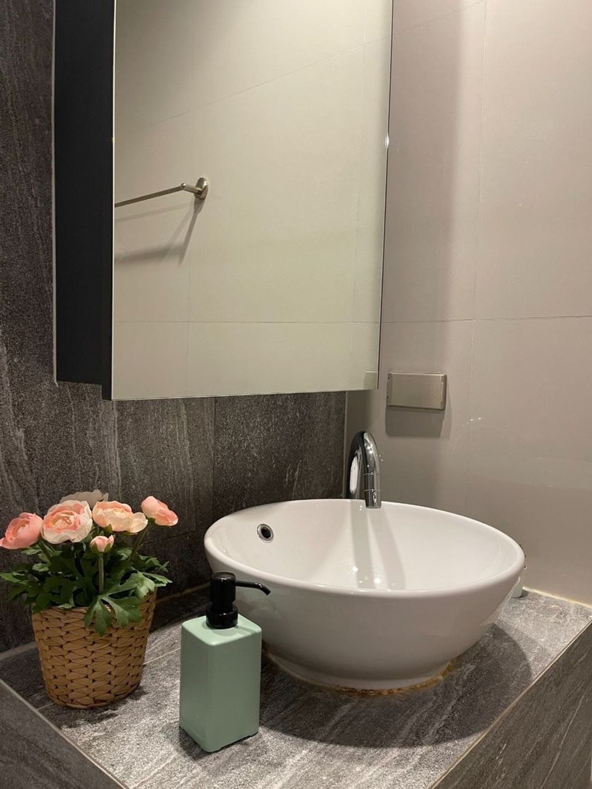 Big Room Condo near MRT, 58 sqm, 9th Floor