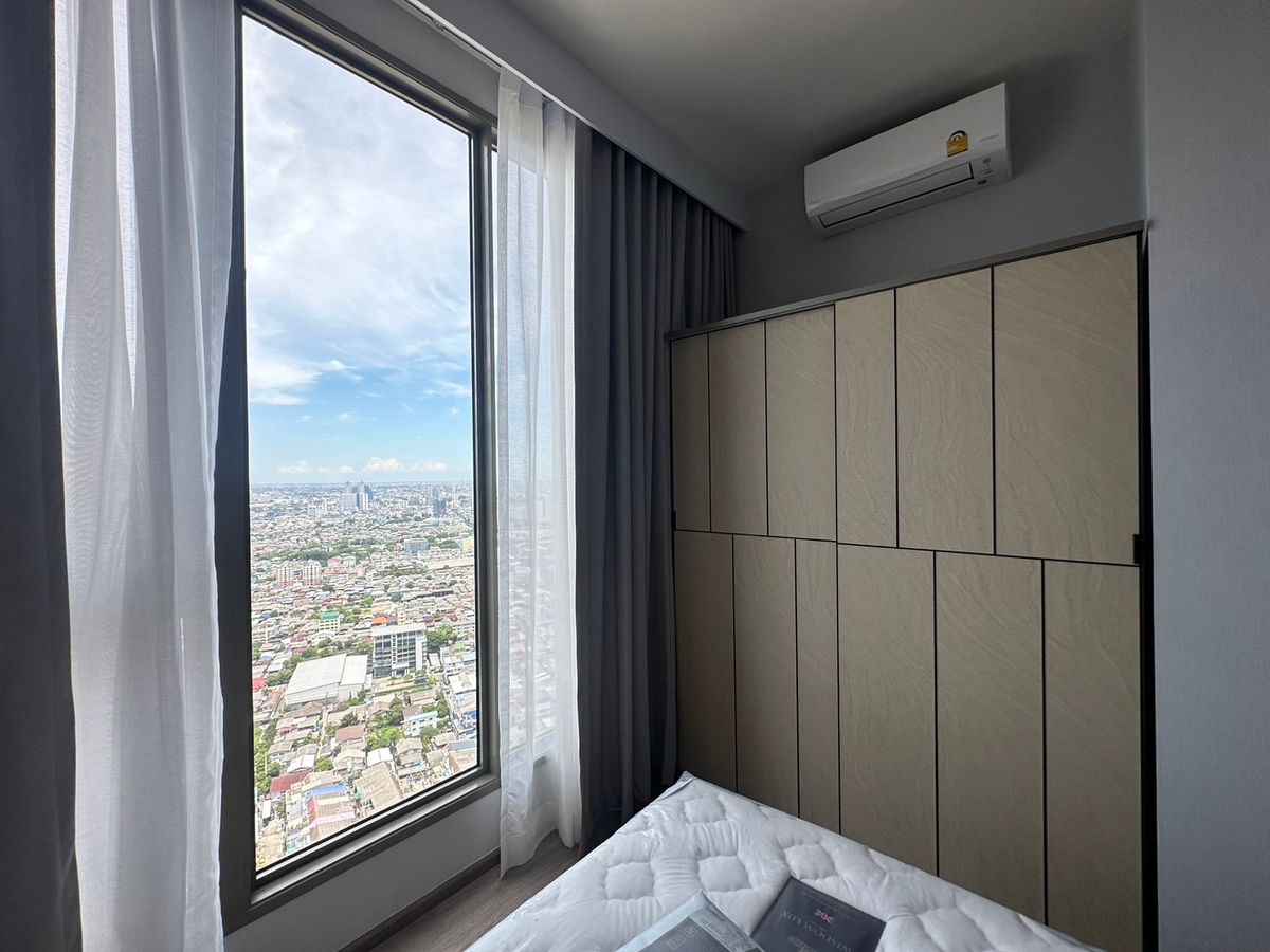 Luxury 2-Bedroom Condo with City View, Fully Furnished