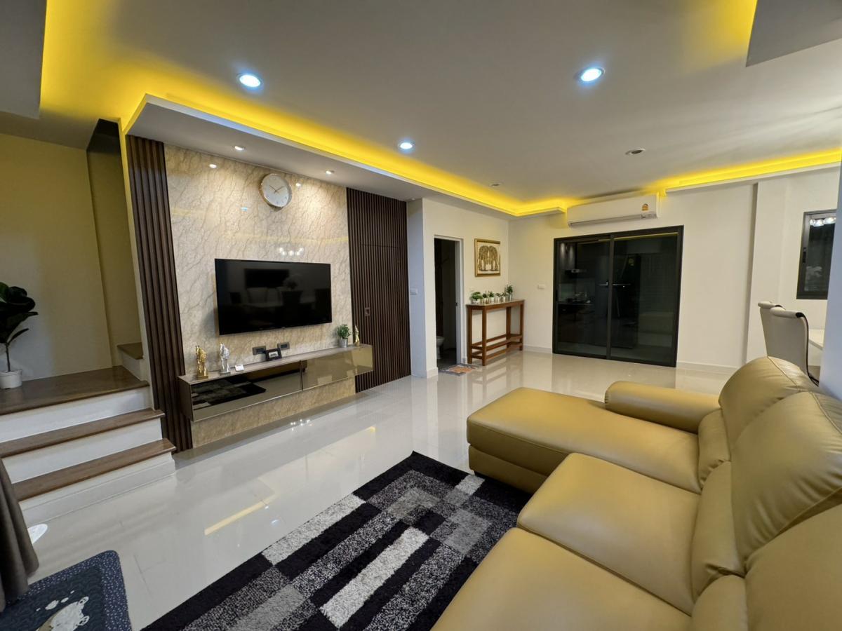 Үй жануарларына рұқсат етілген, Mega Bangna маңында - Pleno Sukhumvit-Bangna 2
