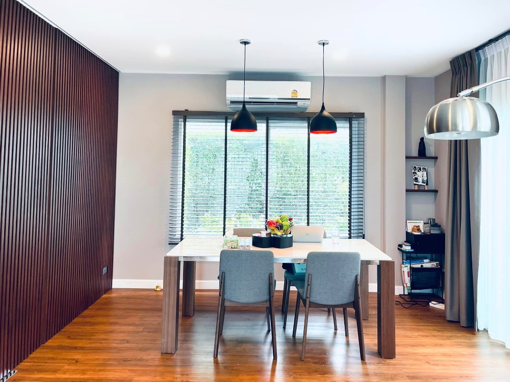 Spacious 4-Bedroom House with Garden and Parking