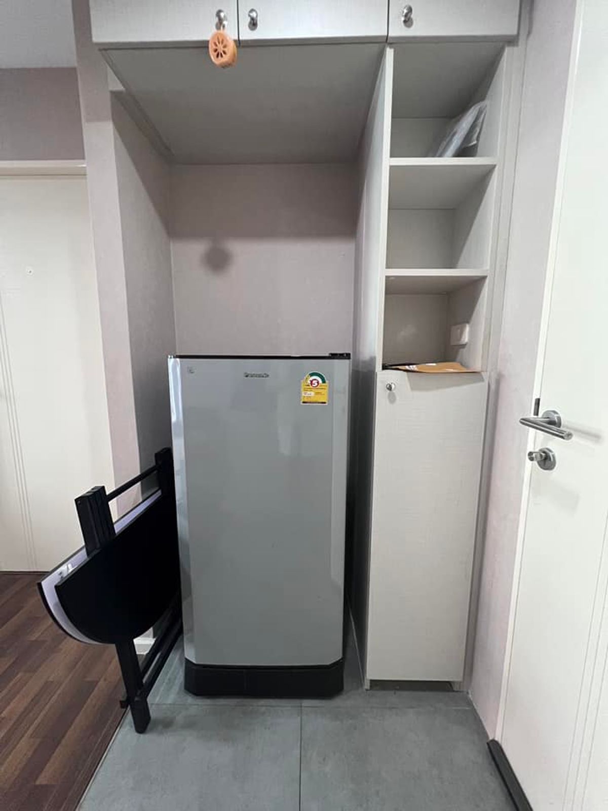 Fresh Condo near MRT Poon, Furnished 1-Bedroom Apartment